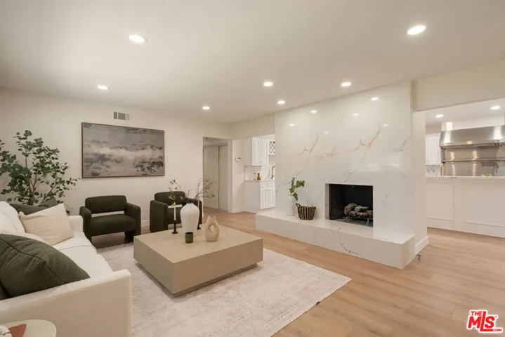 1010 E Leadora Avenue, Glendora, California 91741