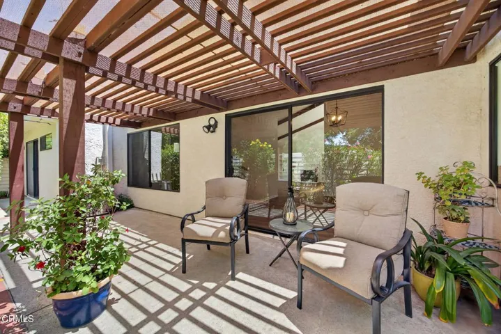 35-web-or-mls-Upmarket Media-2258Plac103