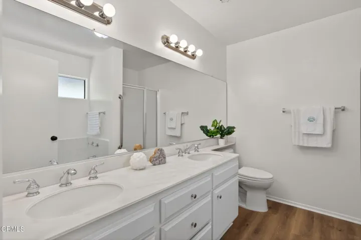 32-web-or-mls-Upmarket Media-2258Plac094