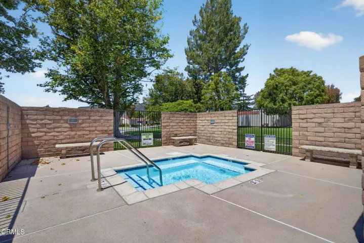45-web-or-mls-Upmarket Media-2258Plac133