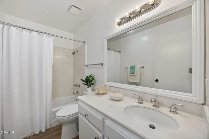 24-web-or-mls-Upmarket Media-2258Plac072