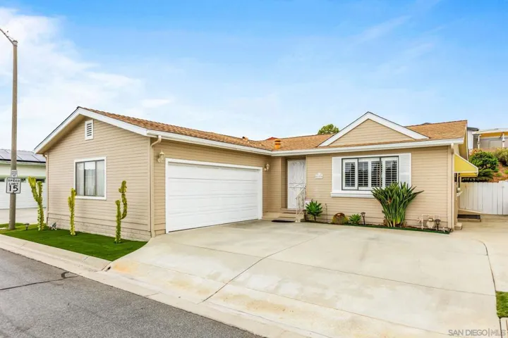 1171 Via Santa Paulo, Vista, California 92081