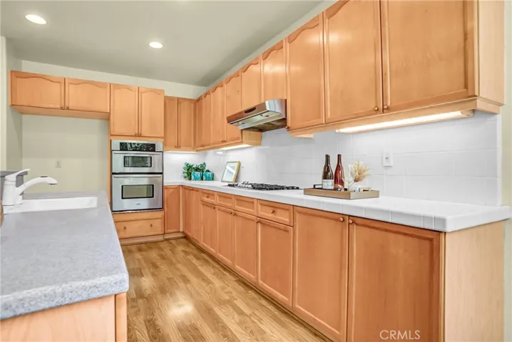 23253 Lea Court, Valencia, California 91354