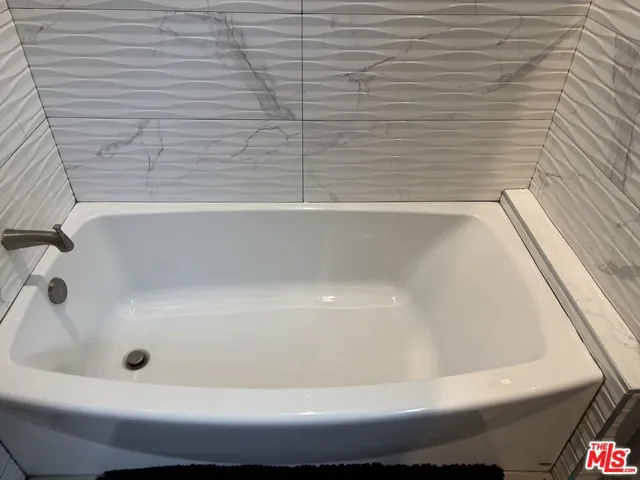 Soaker Tub
