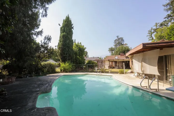 12-web-or-mls-36 E Longden Ave by Pierre