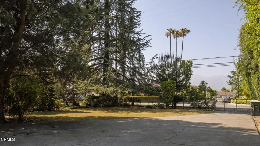 5-web-or-mls-36 E Longden Ave by Pierre
