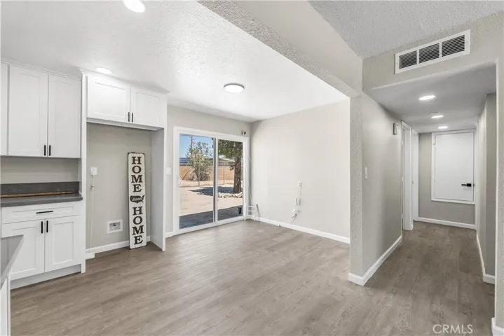 15992 Lawrence Drive, Mojave, California 93501