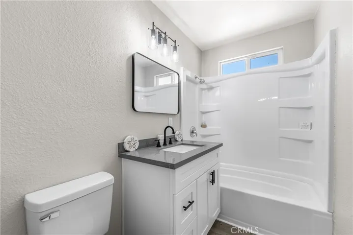 15992 Lawrence Drive, Mojave, California 93501