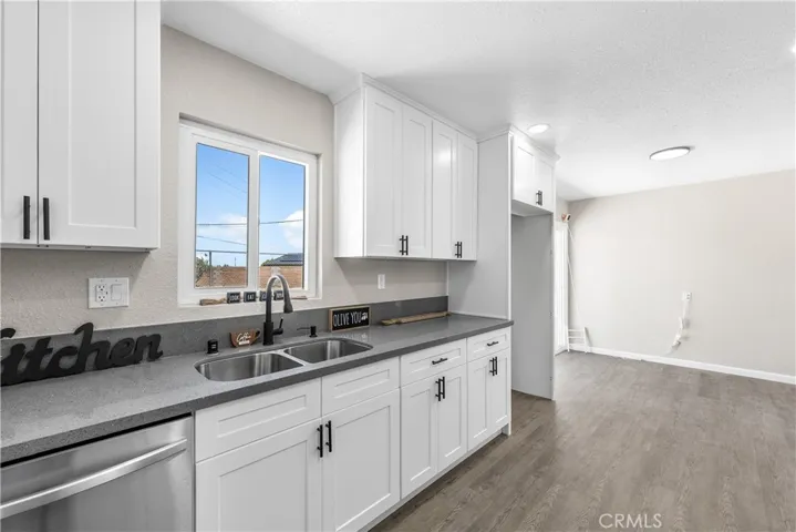 15992 Lawrence Drive, Mojave, California 93501