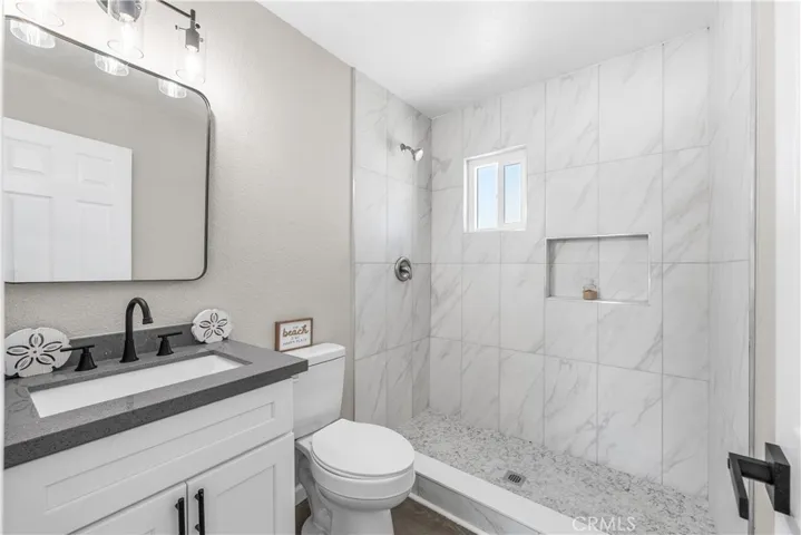 15992 Lawrence Drive, Mojave, California 93501