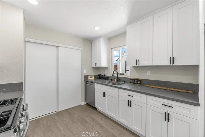 15992 Lawrence Drive, Mojave, California 93501
