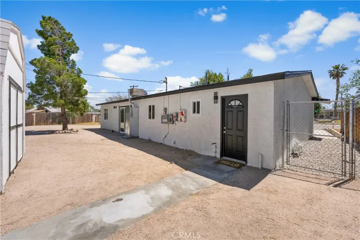 15992 Lawrence Drive, Mojave, California 93501