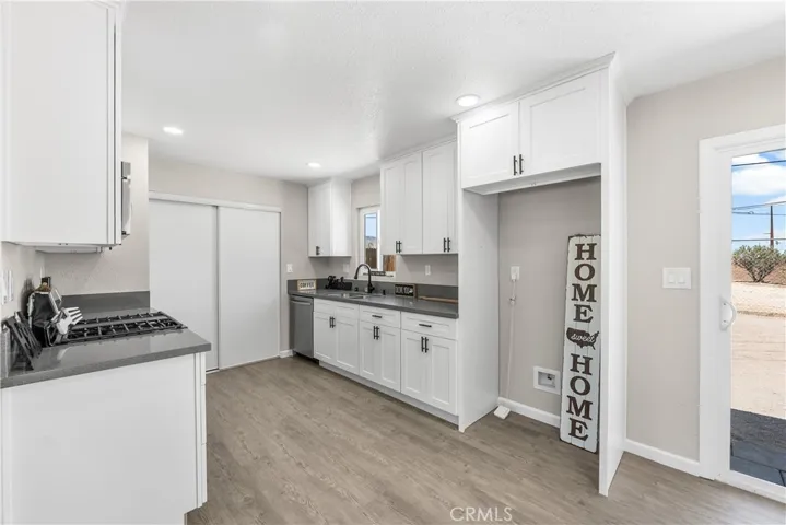 15992 Lawrence Drive, Mojave, California 93501