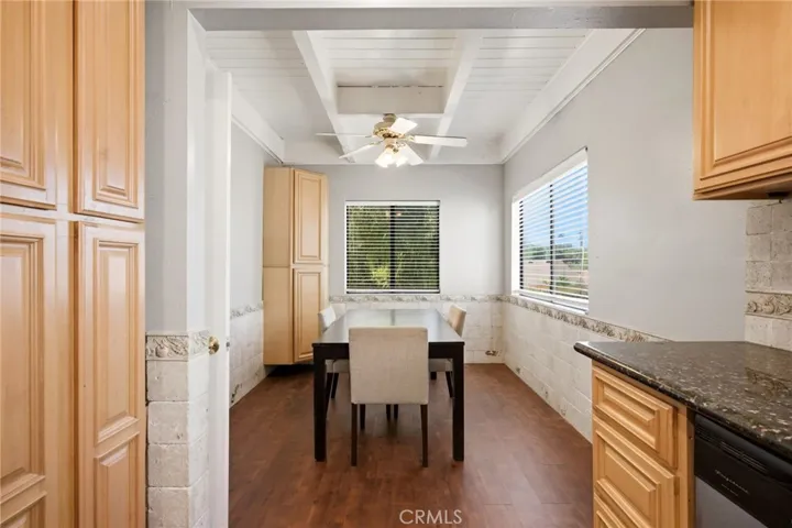 Eat-in kitchen