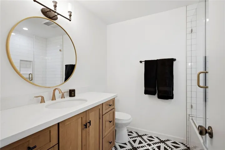 secondary bathroom upstairs