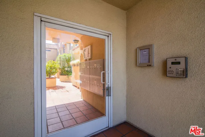11306 Moorpark Street 20, Studio City, California 91602