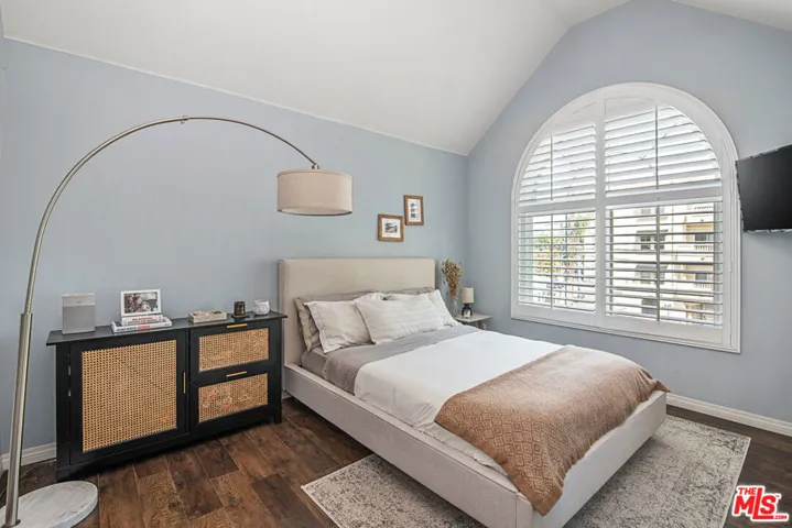 11306 Moorpark Street 20, Studio City, California 91602