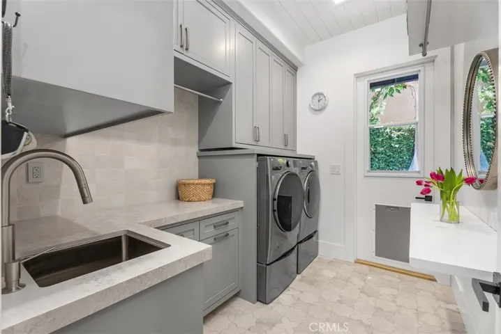 Main level laundry room