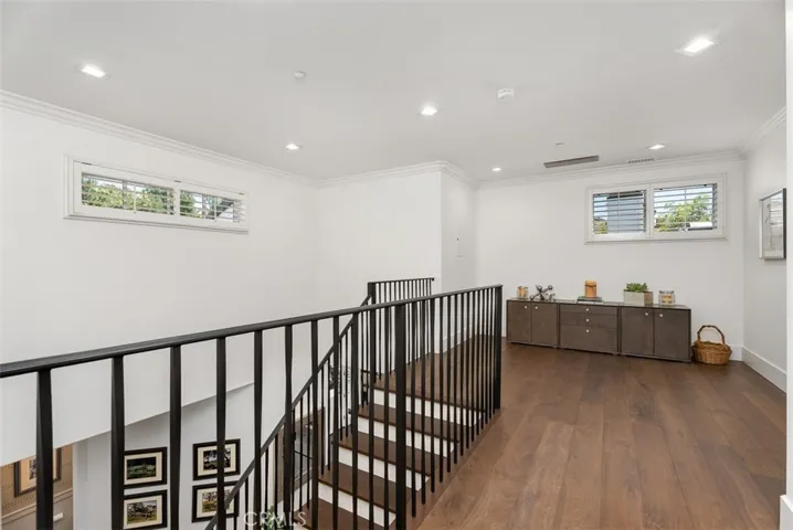 Loft/flex space on upper level
