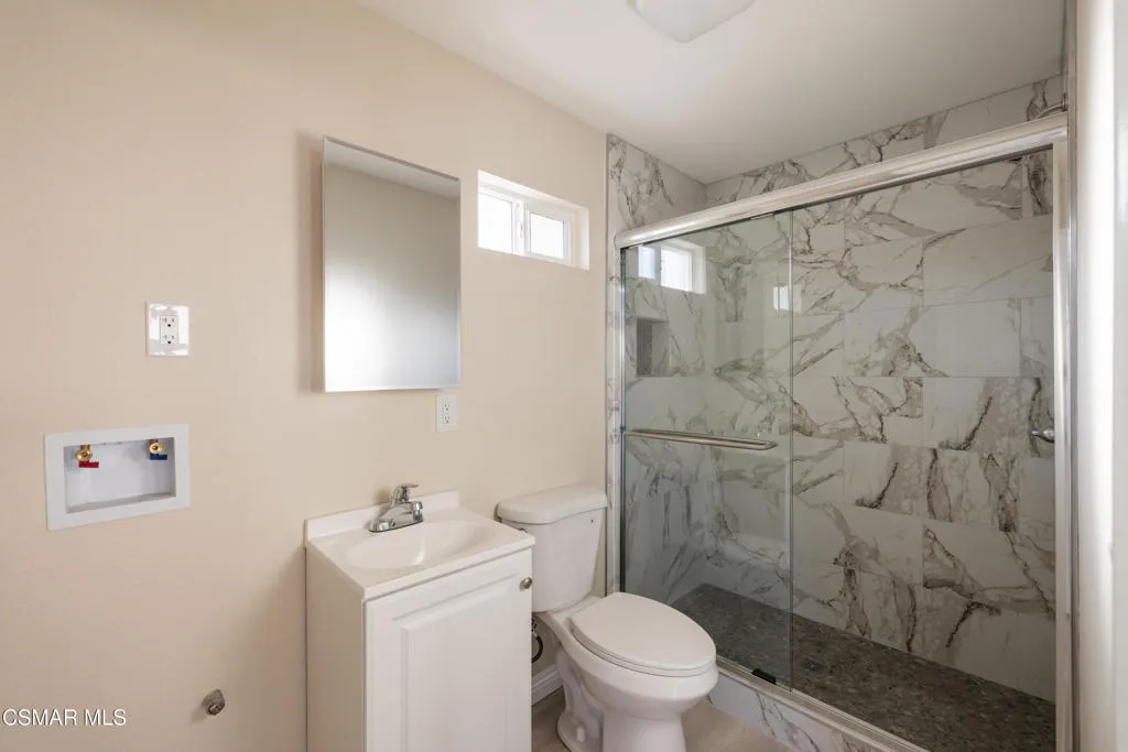 MainHouse_Bath