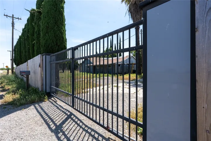 7251 Plainsburg Road, Le Grand, California 95333