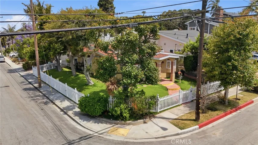 926 N Rowell, Manhattan Beach, California 90266