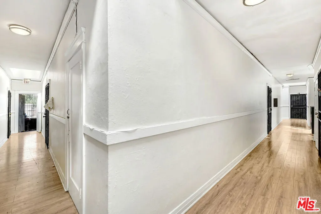 5151 S Vermont Avenue, Los Angeles, California 90037 — photo 4