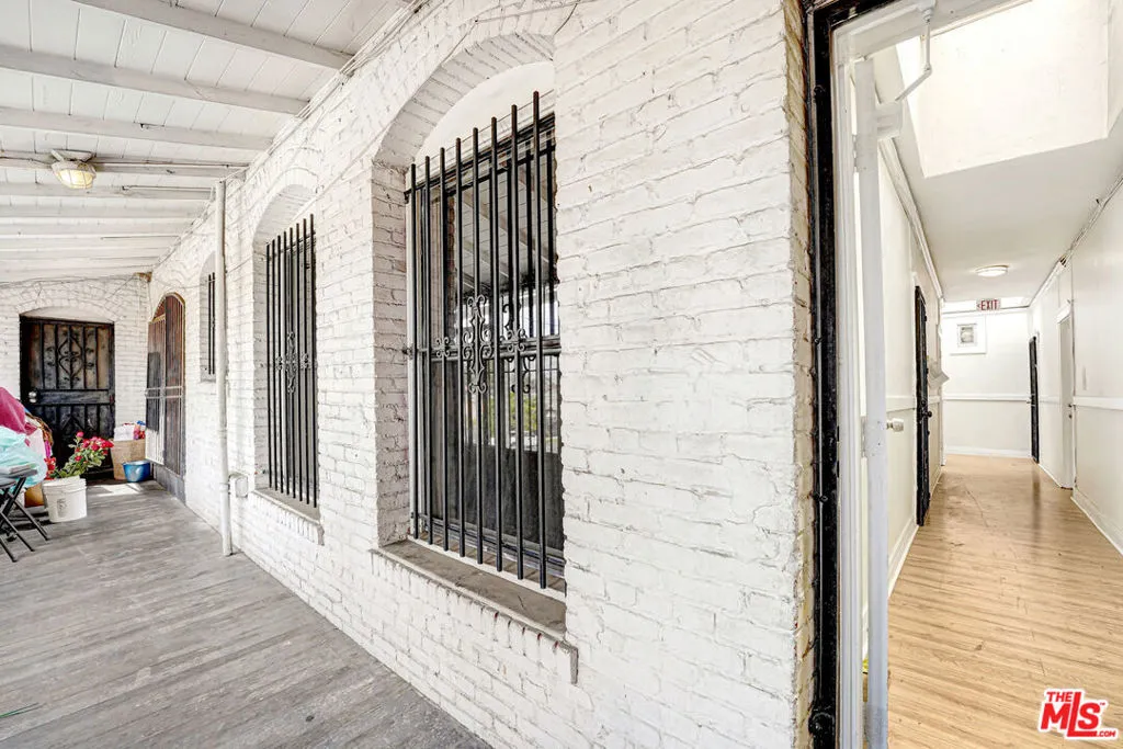 5151 S Vermont Avenue, Los Angeles, California 90037 — photo 5