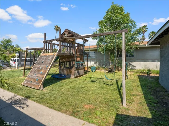 952 E La Verne, Pomona, California 91767