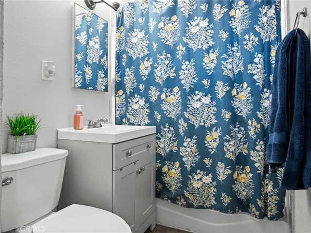 Full Bathroom #2