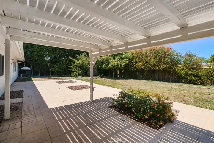 22841 Calvert St, Woodland Hills, California 91367