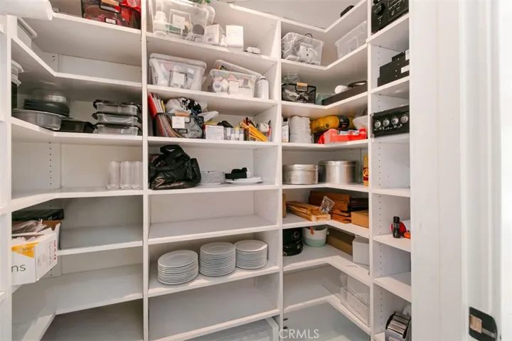 22841 Calvert St, Woodland Hills, California 91367