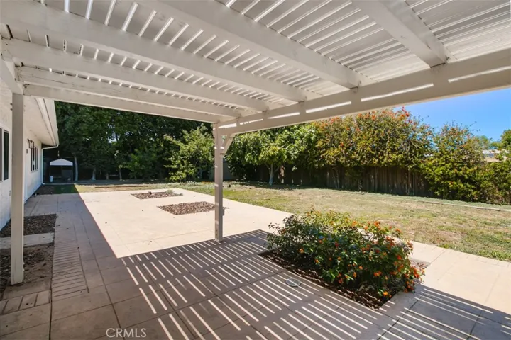 22841 Calvert St, Woodland Hills, California 91367