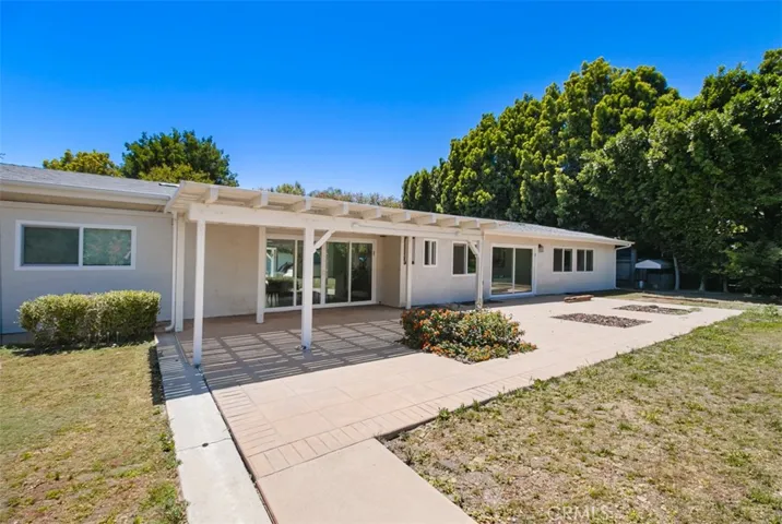 22841 Calvert St, Woodland Hills, California 91367