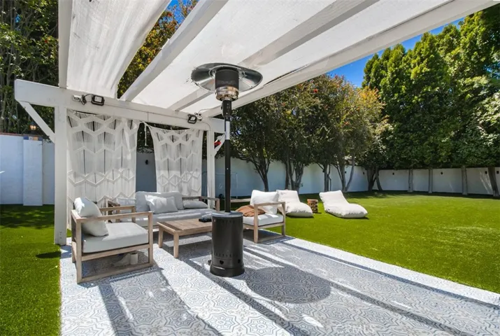 22841 Calvert St, Woodland Hills, California 91367