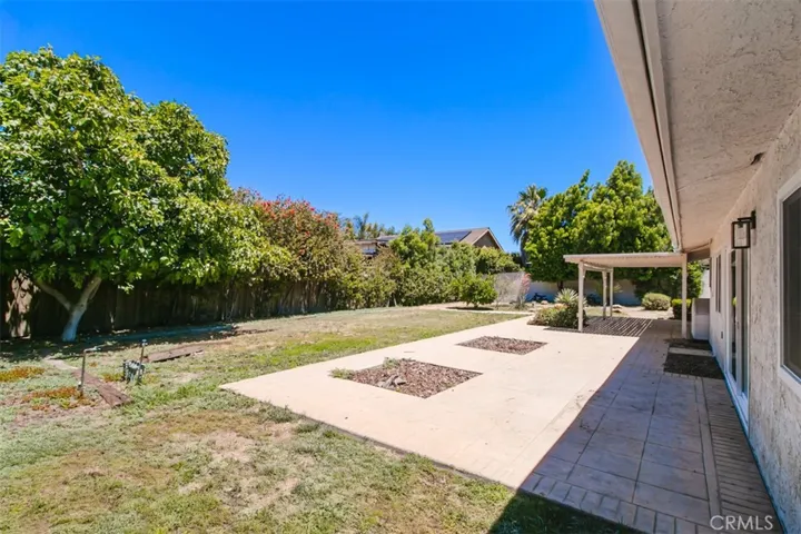 22841 Calvert St, Woodland Hills, California 91367