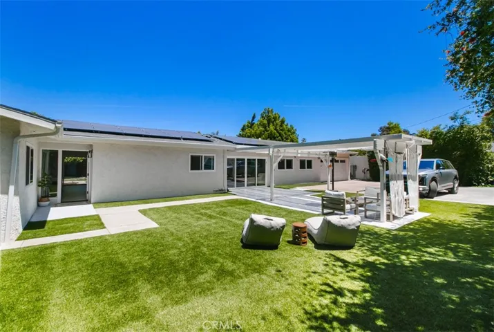 22841 Calvert St, Woodland Hills, California 91367