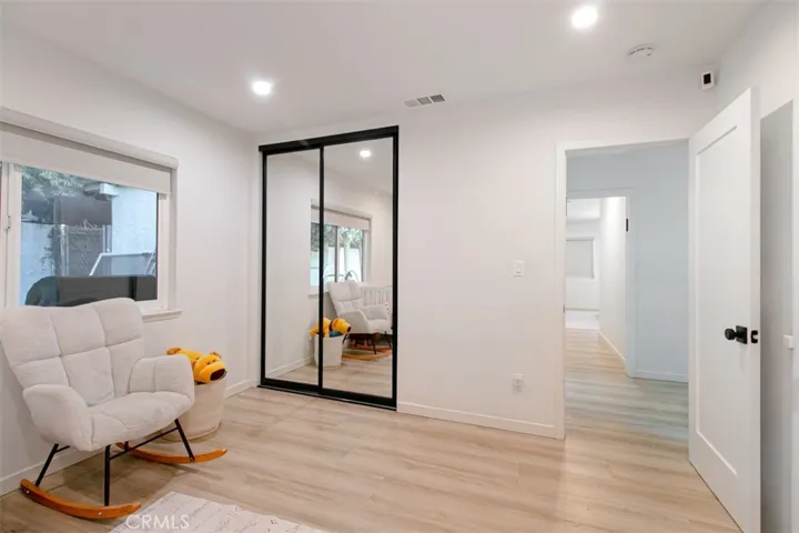 22841 Calvert St, Woodland Hills, California 91367