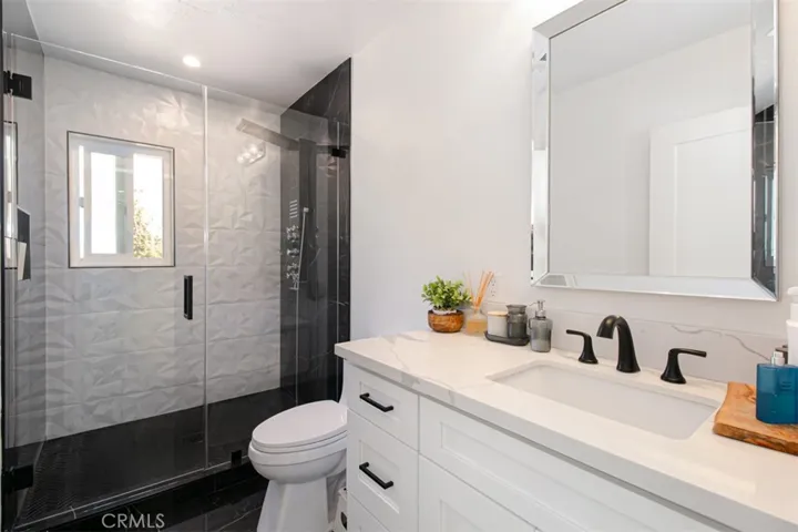 22841 Calvert St, Woodland Hills, California 91367