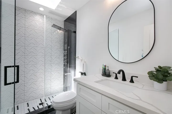 22841 Calvert St, Woodland Hills, California 91367