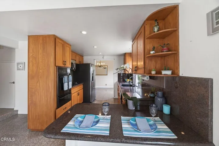 18-web-or-mls-Upmarket Media-6541Ral053
