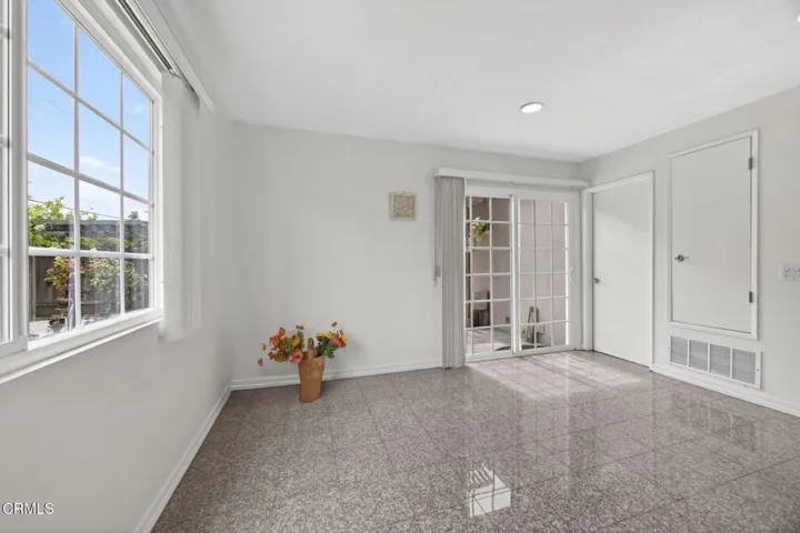 19-web-or-mls-Upmarket Media-6541Ral055