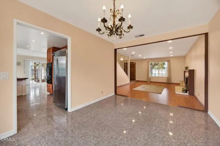 12-web-or-mls-Upmarket Media-6541Ral034