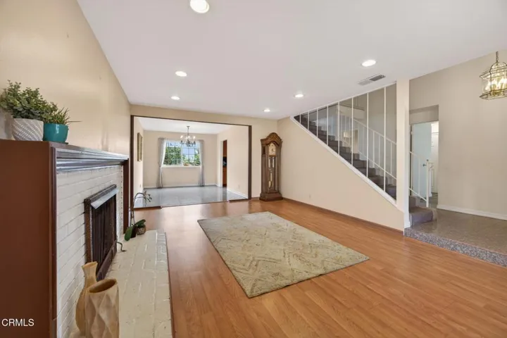 8-web-or-mls-Upmarket Media-6541Ral024