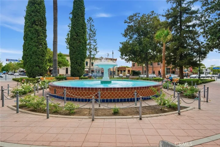 Close to Old Towne Orange dining, shopping, and entertainment.