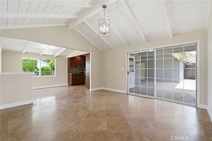 Dining Room BEFORE virtual staging.