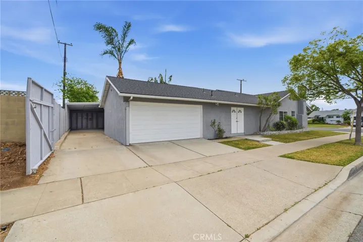 Spacious side driveway offering excellent parking flexibility.