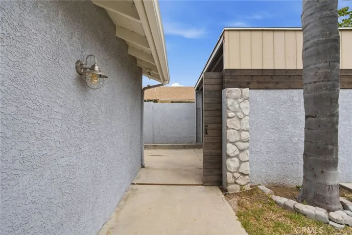 Side driveway and covered area create a highly practical setup.