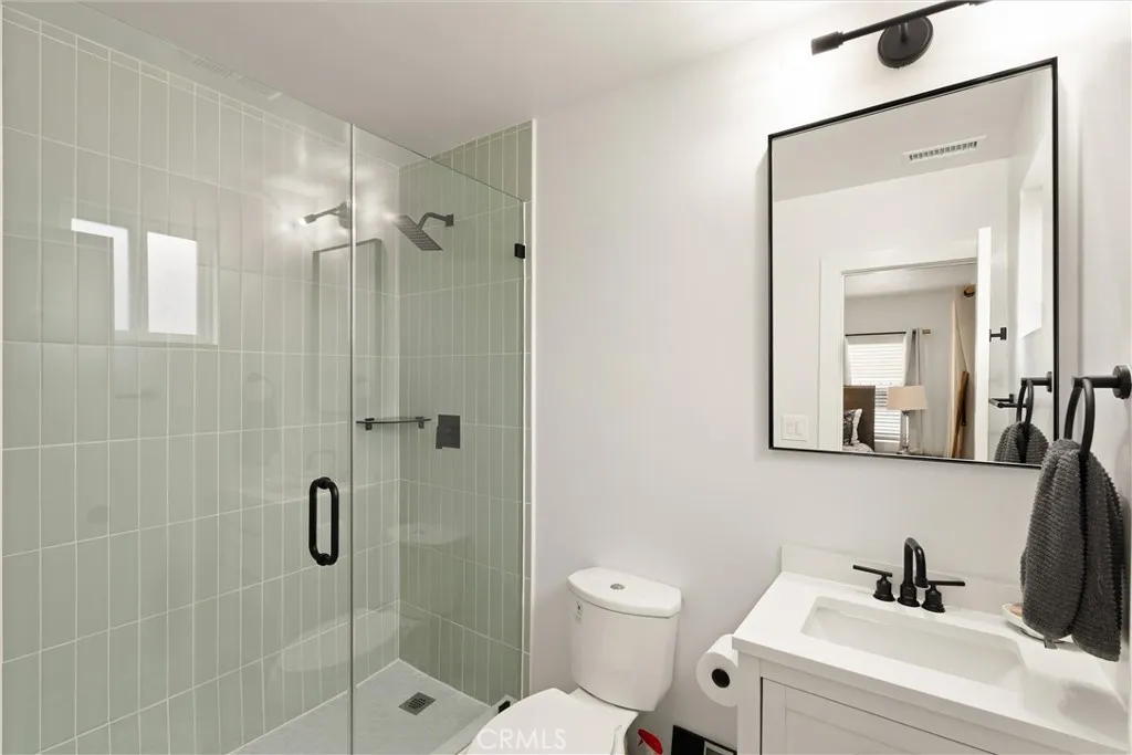 Primary Bedroom en suite Bathroom