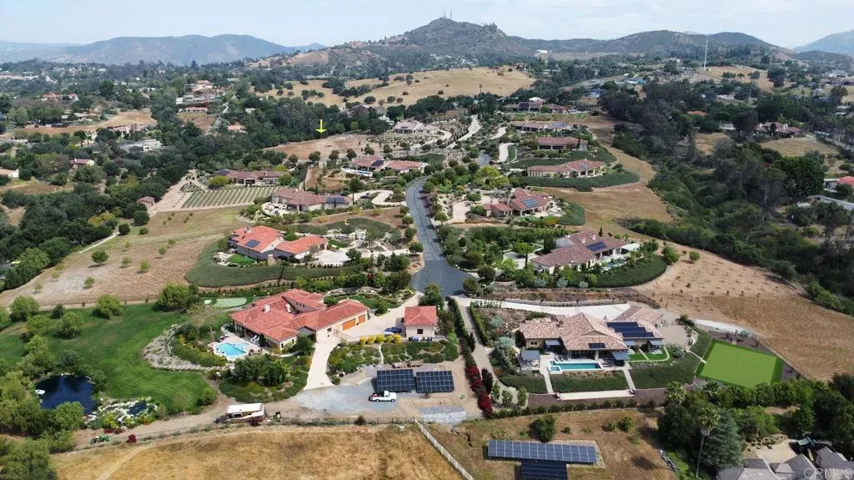 3006 Via Montevina, Fallbrook, California 92028